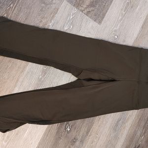 Lululemon EUC olive green crops